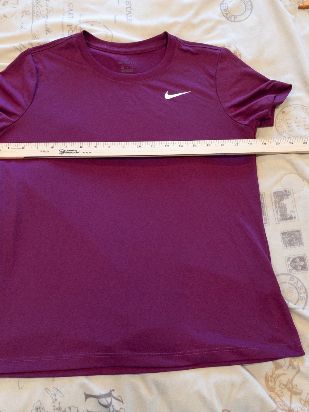 Nike Dri-Fit The Nike Tee Plum Maroon Swoosh Logo Medium - Picture 7 of 9